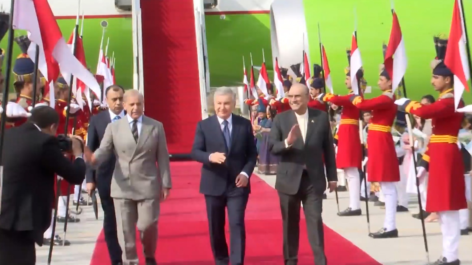 Uzbek president in Pakistan to deepen trade and connectivity ties